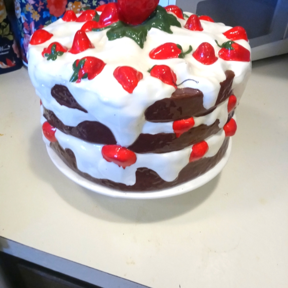 Vintage Strawberry cake stand